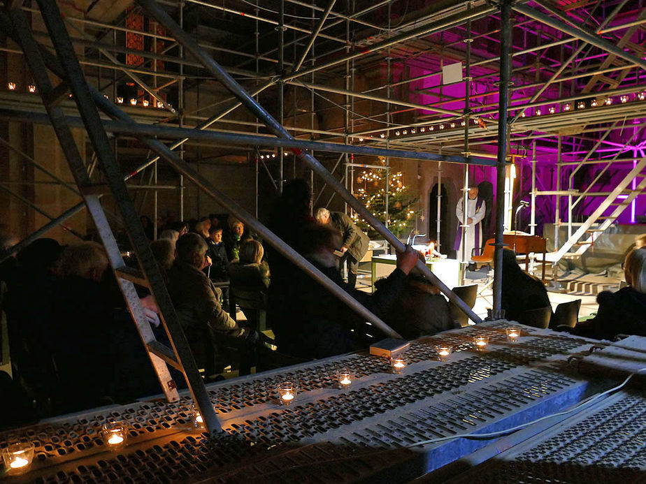 Heilige Messe auf der Baustelle zum 4. Advent (Foto: Karl-Franz Thiede)